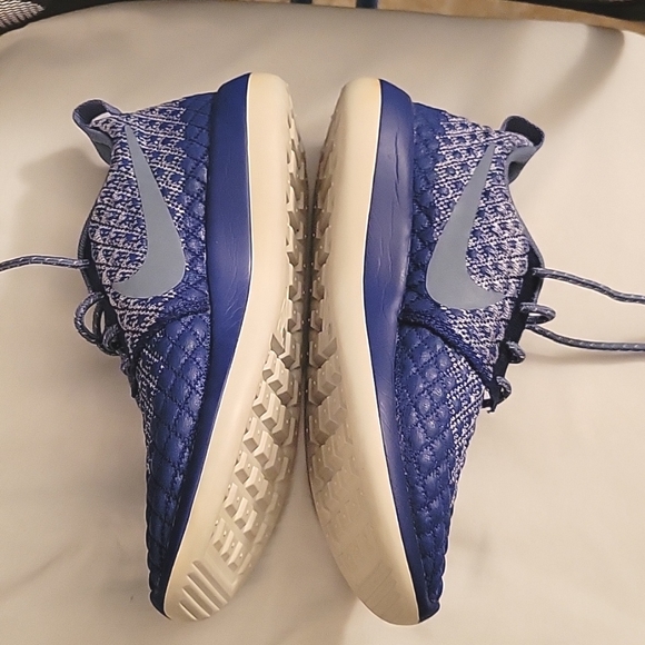 Nike Roshe Two Flyknit Sneakers - Picture 2 of 5